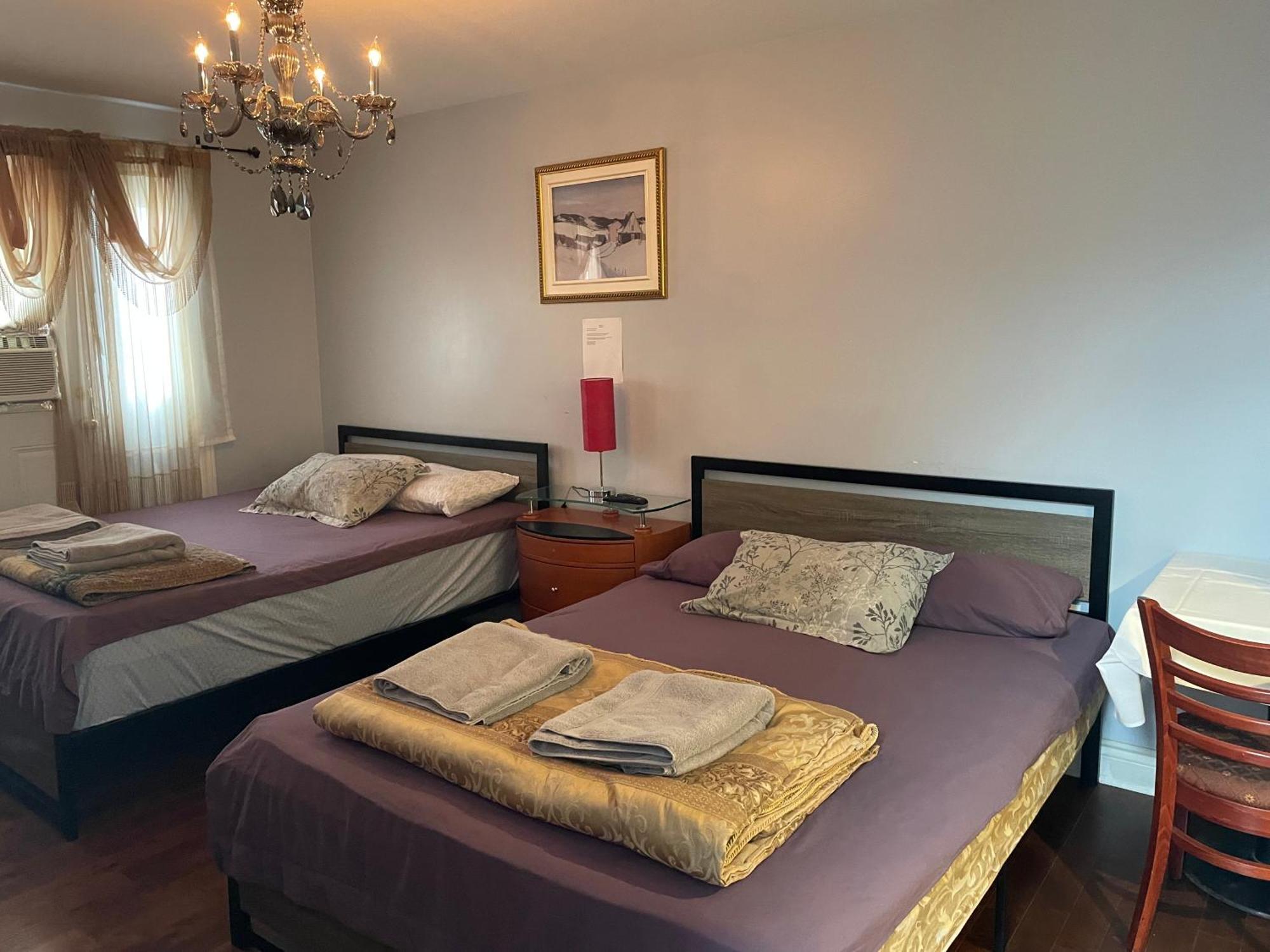 Self Service Small Breakfast, 2 Double Beds Private Room Montréal Exterior foto