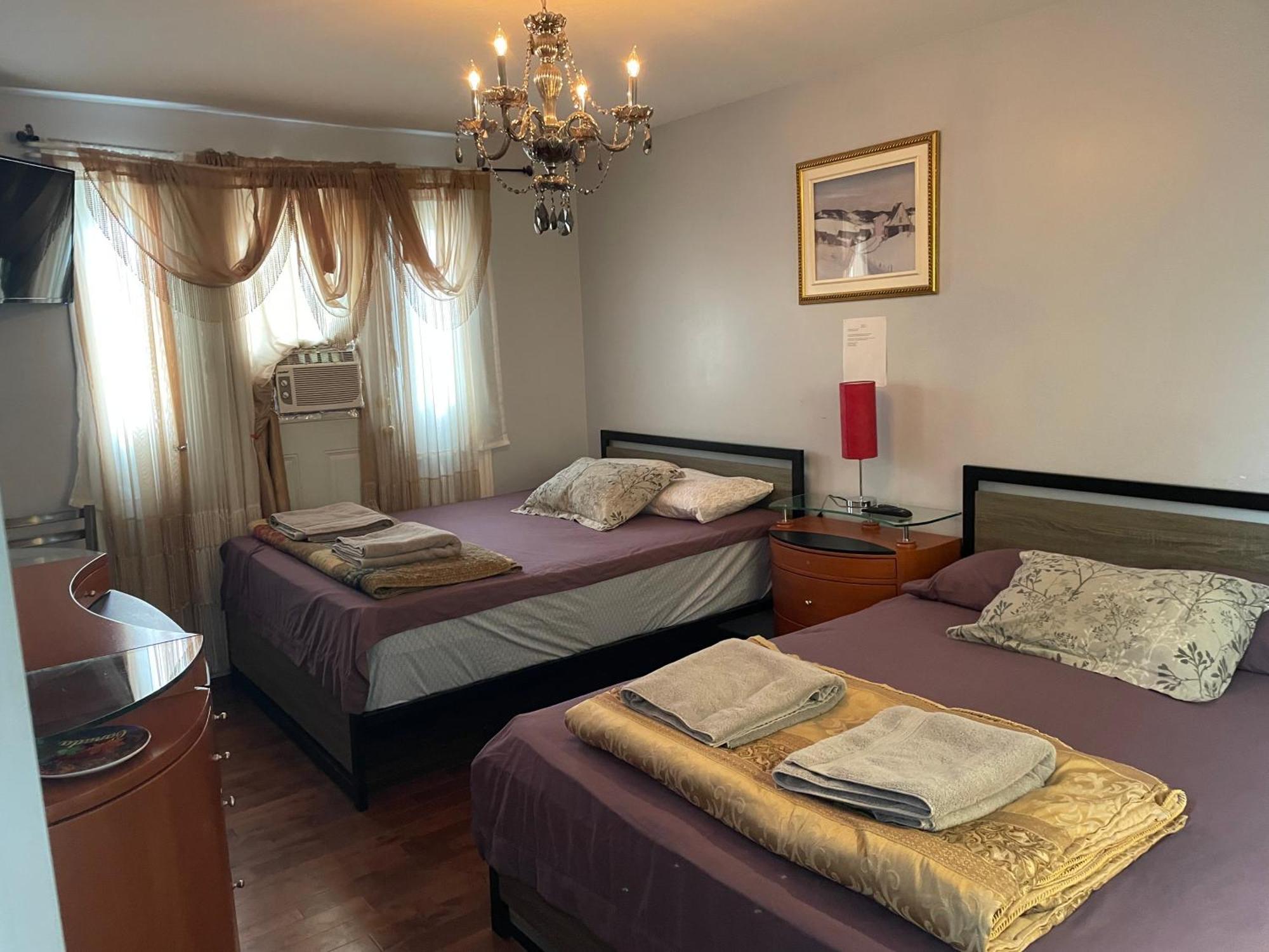 Self Service Small Breakfast, 2 Double Beds Private Room Montréal Exterior foto